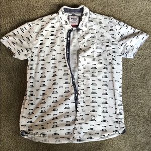 Men’s button down tee